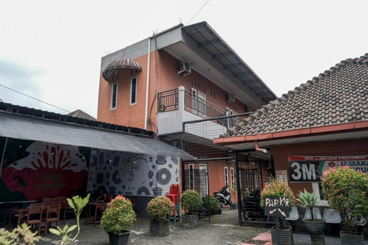 Djaboerigin Mongonsidi Guest House Medan Buitenkant foto