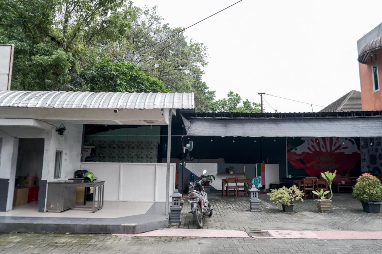 Djaboerigin Mongonsidi Guest House Medan Buitenkant foto